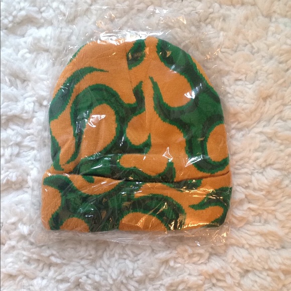 Petals and Peacocks Beanie - Picture 5 of 5